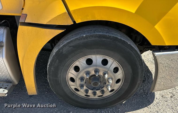 image for item EK0579 2021 Freightliner Cascadia 126 semi truck