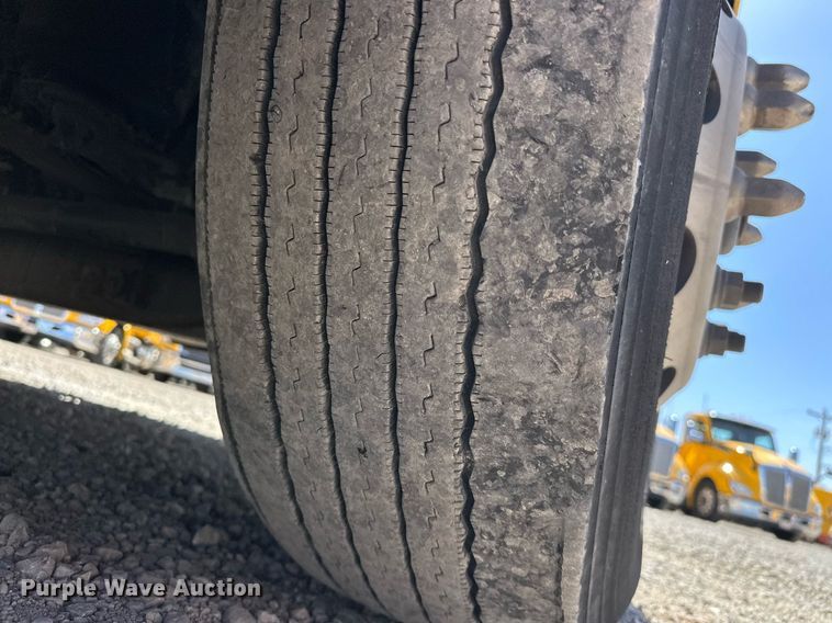 image for item EK0579 2021 Freightliner Cascadia 126 semi truck