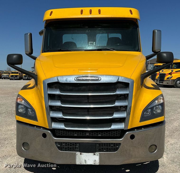 image for item EK0580 2020 Freightliner Cascadia 126 semi truck