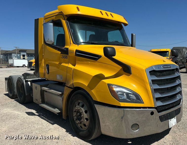 image for item EK0580 2020 Freightliner Cascadia 126 semi truck