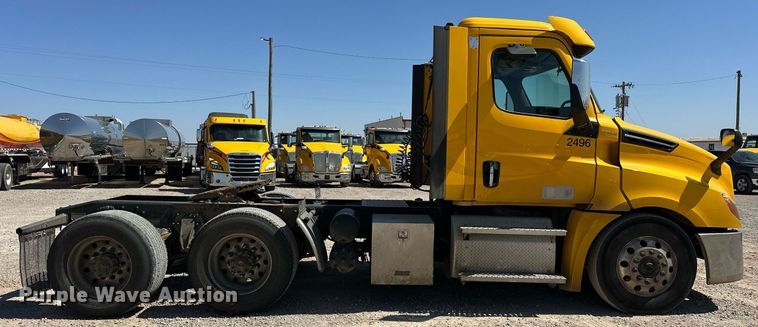 image for item EK0580 2020 Freightliner Cascadia 126 semi truck