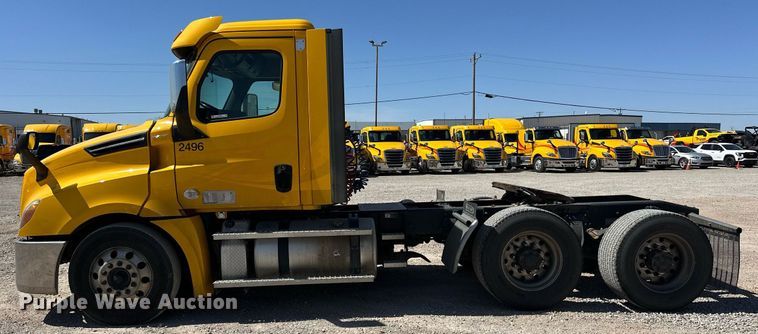 image for item EK0580 2020 Freightliner Cascadia 126 semi truck