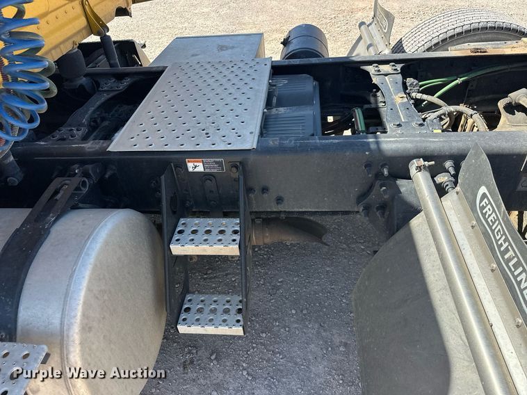 image for item EK0580 2020 Freightliner Cascadia 126 semi truck