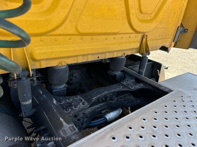 image for item EK0580 2020 Freightliner Cascadia 126 semi truck