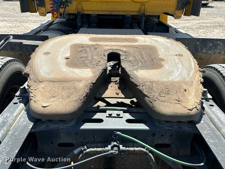 image for item EK0580 2020 Freightliner Cascadia 126 semi truck