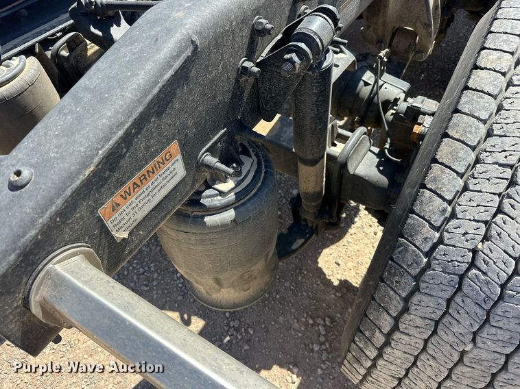 image for item EK0580 2020 Freightliner Cascadia 126 semi truck