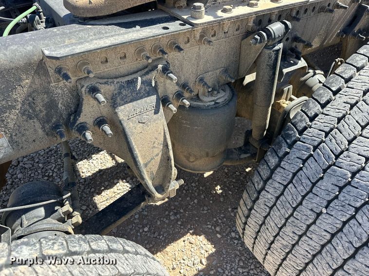 image for item EK0580 2020 Freightliner Cascadia 126 semi truck