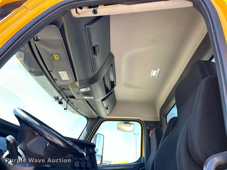 image for item EK0580 2020 Freightliner Cascadia 126 semi truck