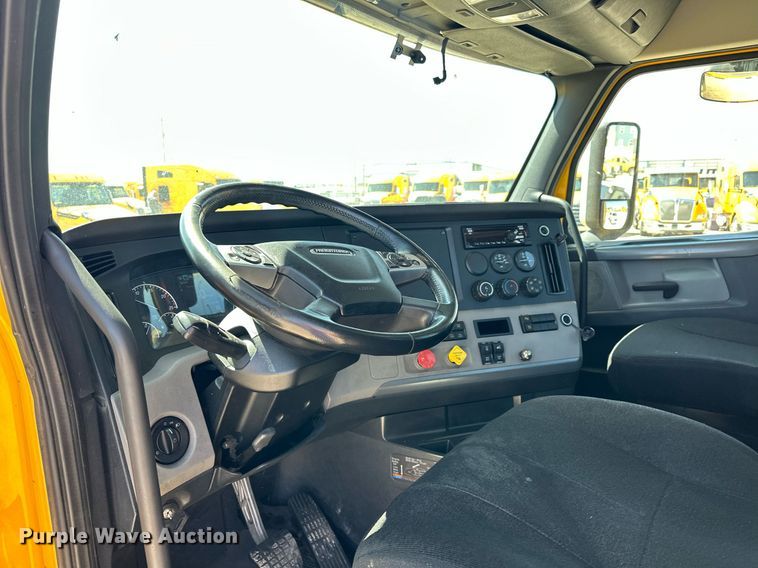 image for item EK0580 2020 Freightliner Cascadia 126 semi truck