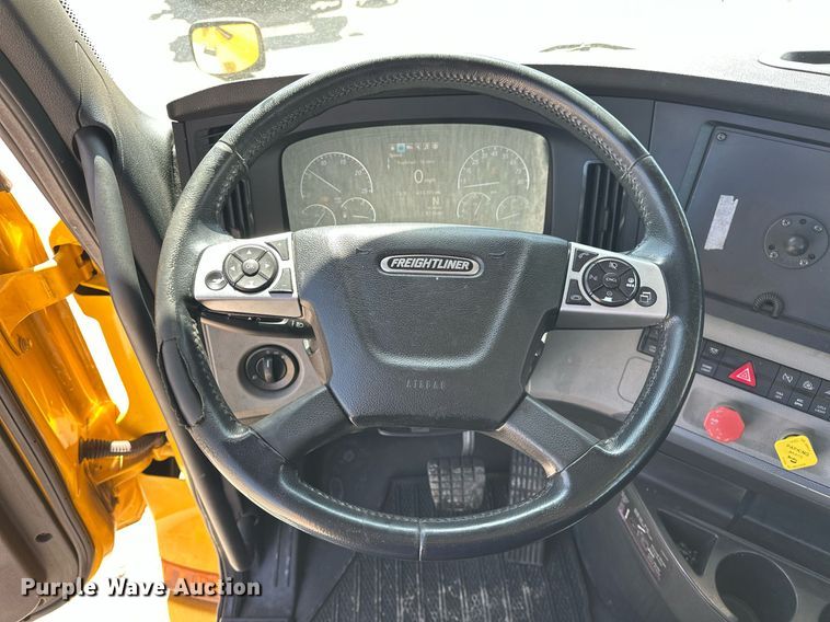 image for item EK0580 2020 Freightliner Cascadia 126 semi truck