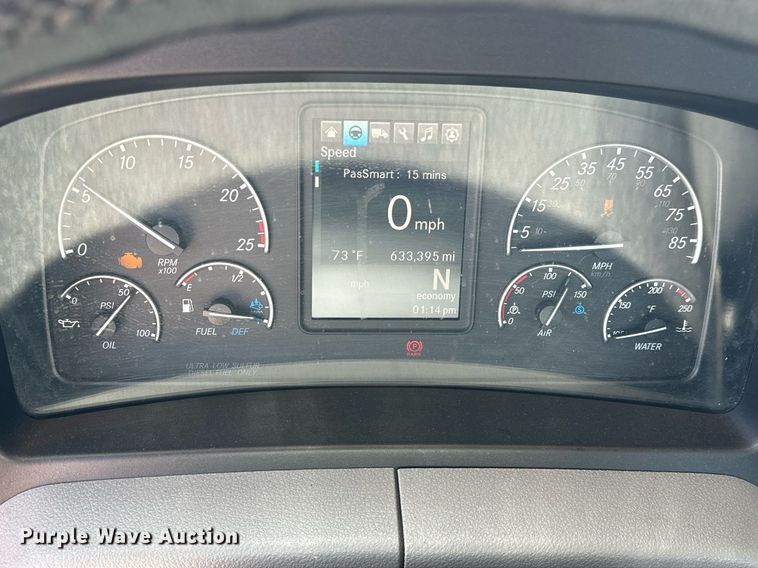 image for item EK0580 2020 Freightliner Cascadia 126 semi truck