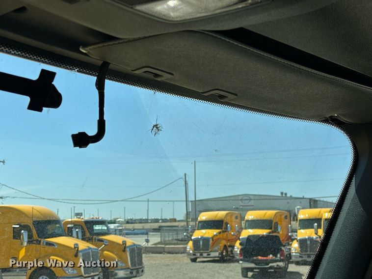 image for item EK0580 2020 Freightliner Cascadia 126 semi truck