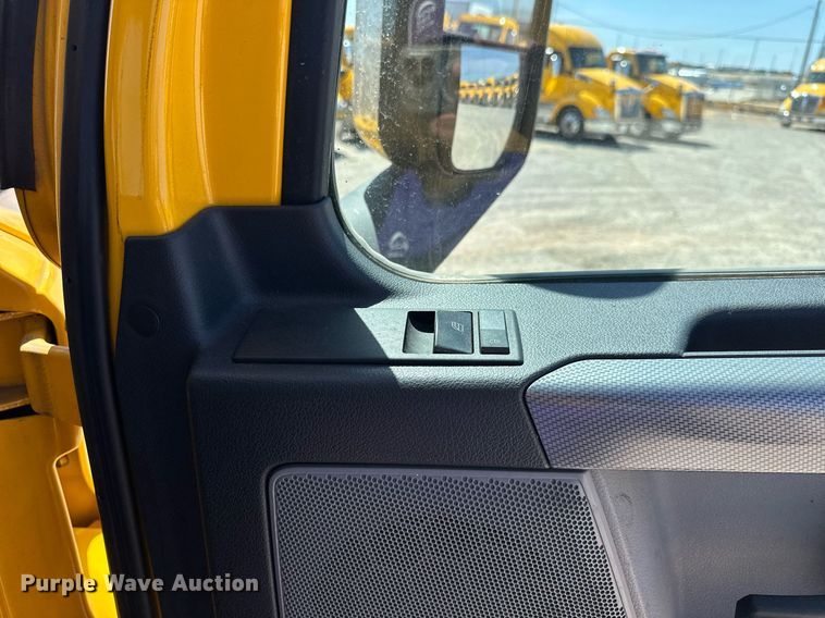 image for item EK0580 2020 Freightliner Cascadia 126 semi truck