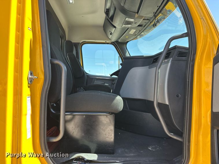 image for item EK0580 2020 Freightliner Cascadia 126 semi truck