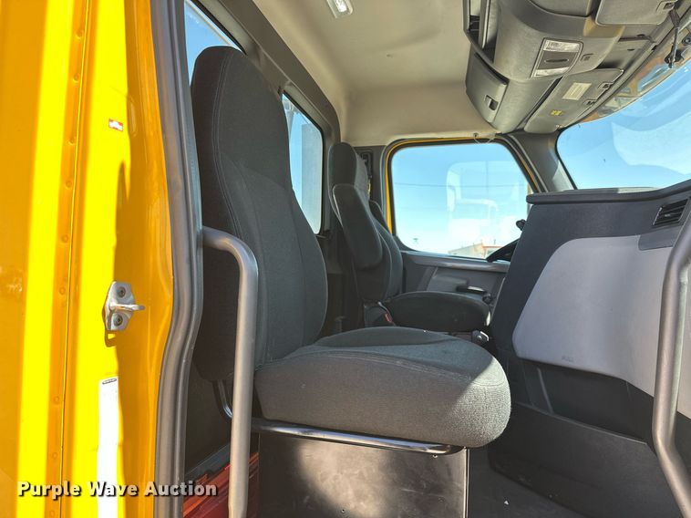 image for item EK0580 2020 Freightliner Cascadia 126 semi truck