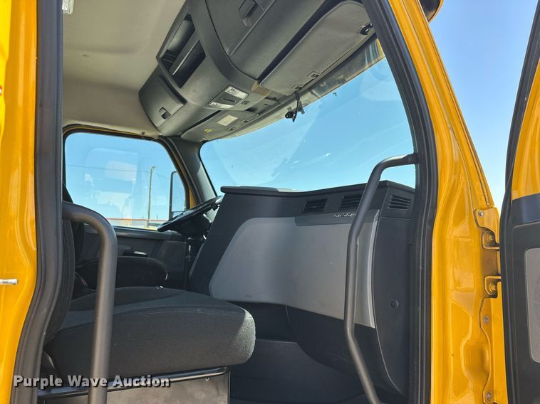 image for item EK0580 2020 Freightliner Cascadia 126 semi truck