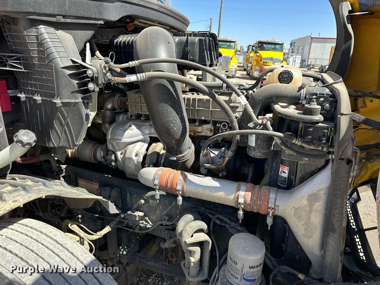 image for item EK0580 2020 Freightliner Cascadia 126 semi truck