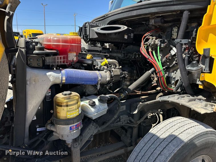 image for item EK0580 2020 Freightliner Cascadia 126 semi truck