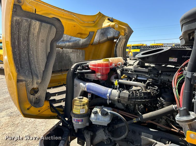 image for item EK0580 2020 Freightliner Cascadia 126 semi truck