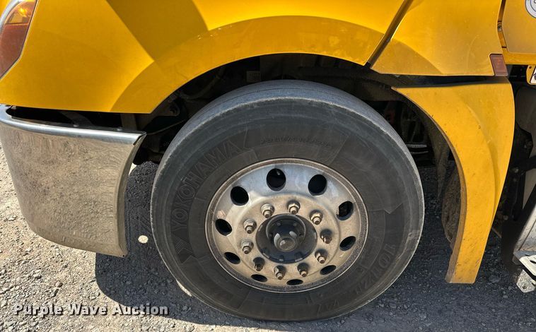 image for item EK0580 2020 Freightliner Cascadia 126 semi truck