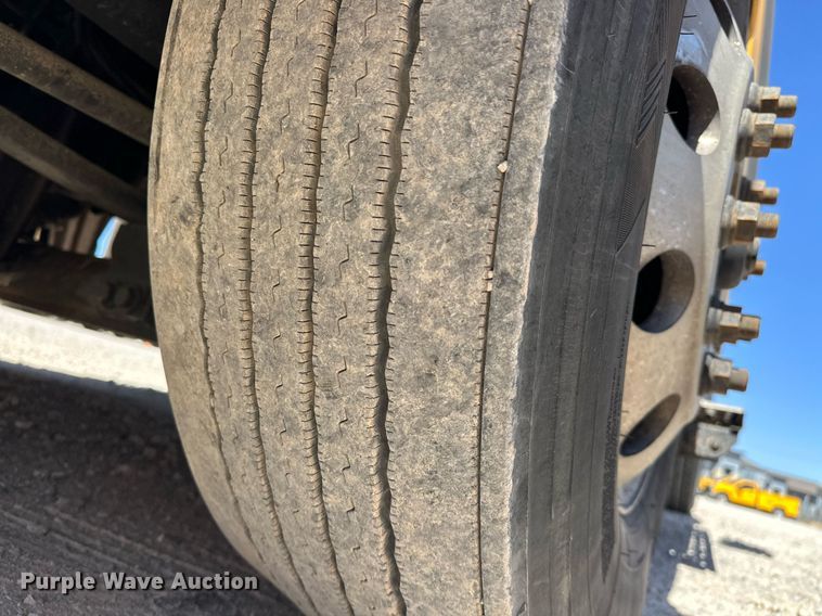 image for item EK0580 2020 Freightliner Cascadia 126 semi truck