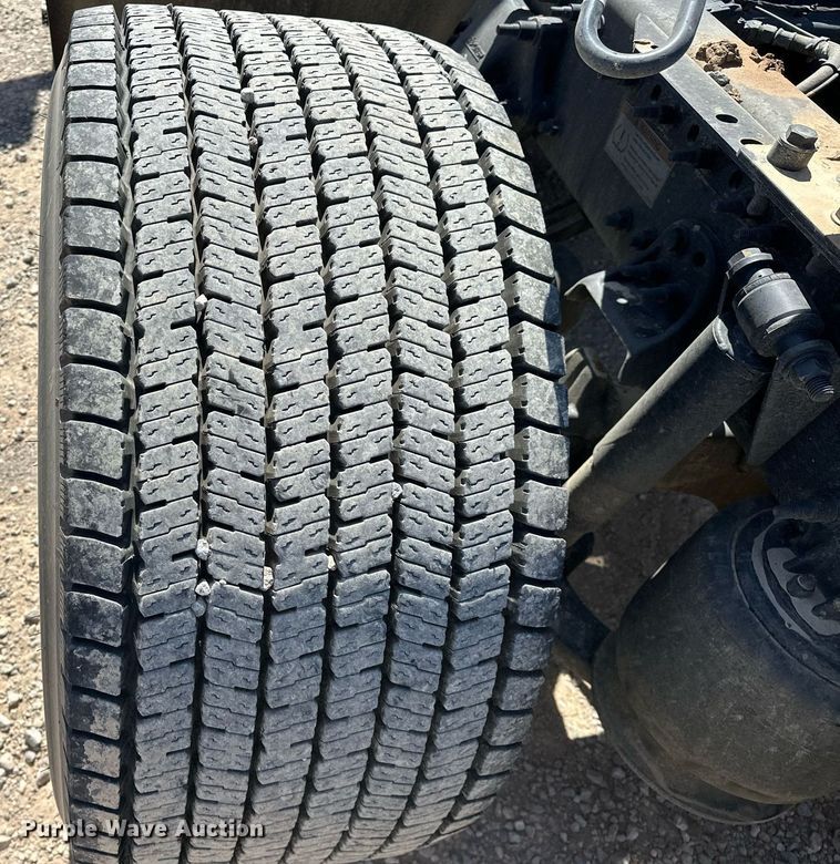 image for item EK0580 2020 Freightliner Cascadia 126 semi truck