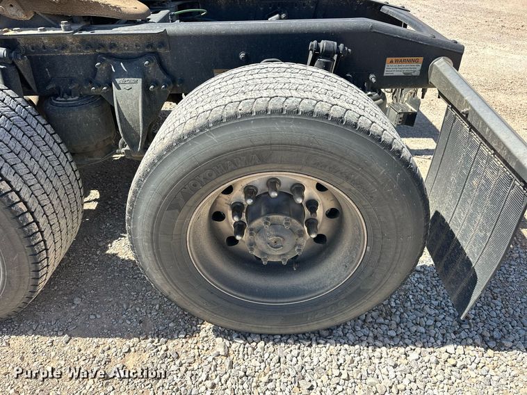 image for item EK0580 2020 Freightliner Cascadia 126 semi truck