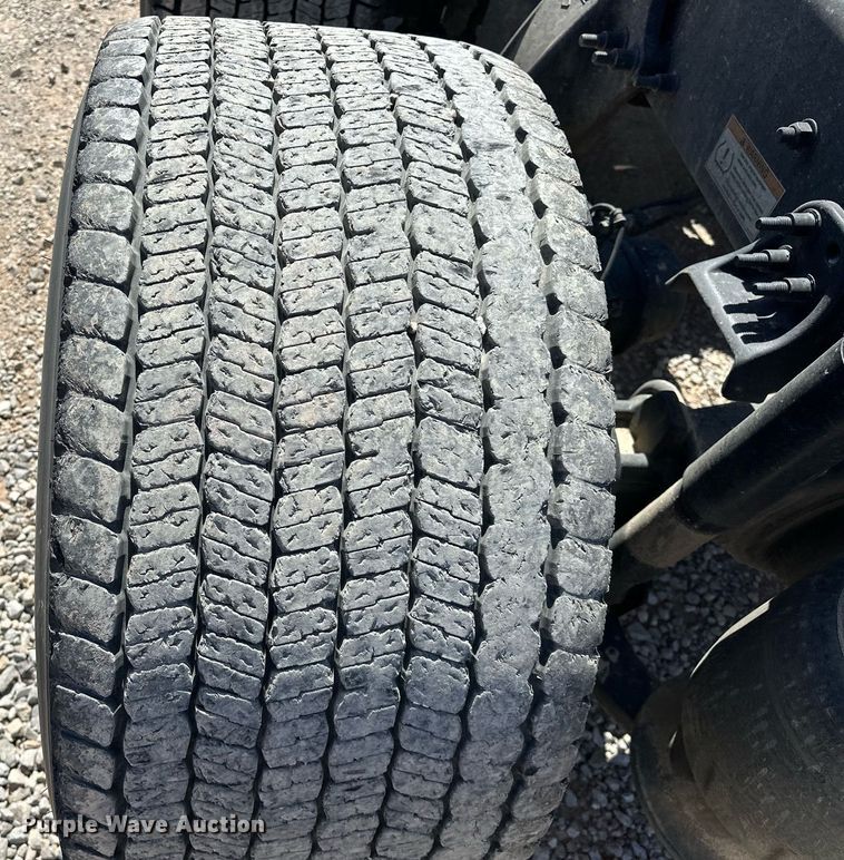 image for item EK0580 2020 Freightliner Cascadia 126 semi truck