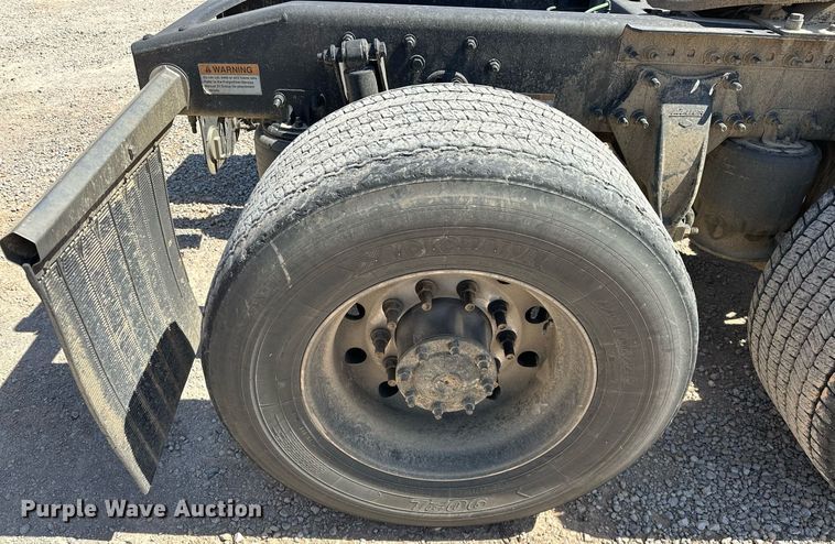 image for item EK0580 2020 Freightliner Cascadia 126 semi truck