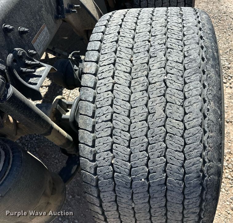 image for item EK0580 2020 Freightliner Cascadia 126 semi truck