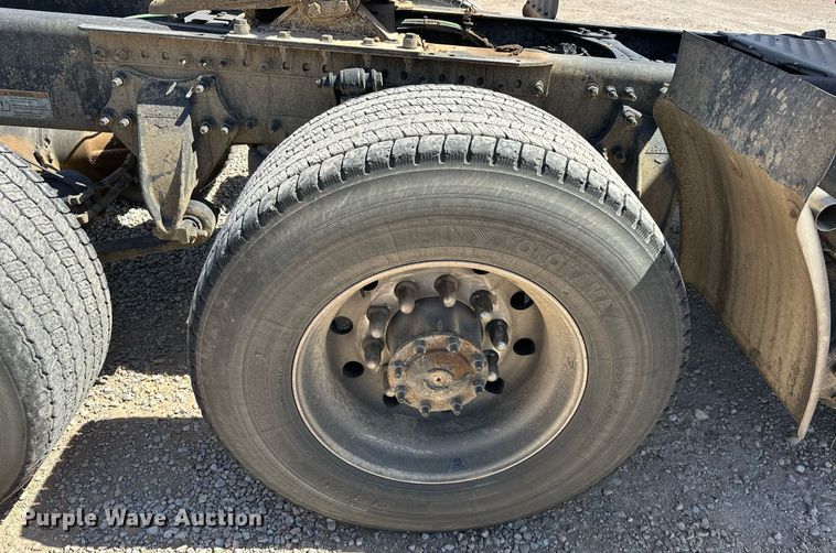 image for item EK0580 2020 Freightliner Cascadia 126 semi truck