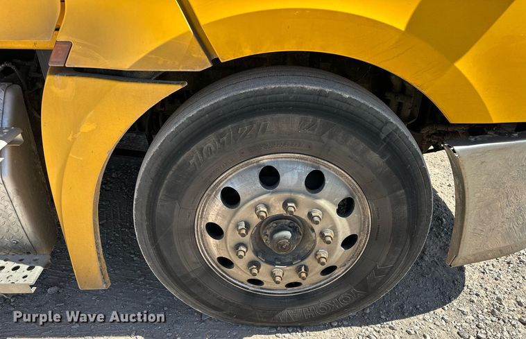 image for item EK0580 2020 Freightliner Cascadia 126 semi truck