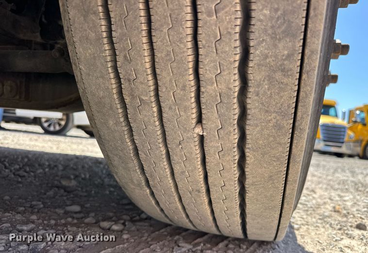 image for item EK0580 2020 Freightliner Cascadia 126 semi truck