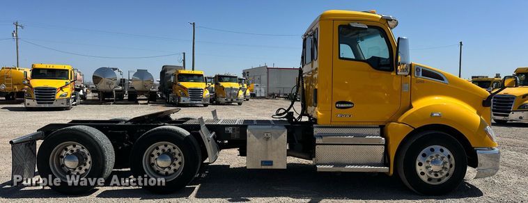 image for item EK0581 2022 Kenworth T680 semi truck