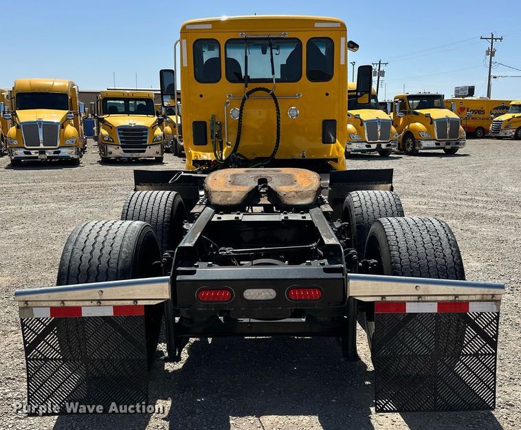 image for item EK0581 2022 Kenworth T680 semi truck