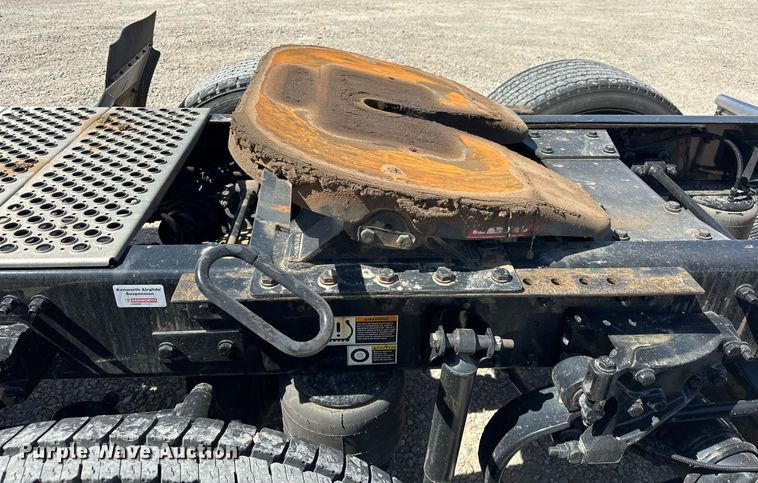 image for item EK0581 2022 Kenworth T680 semi truck