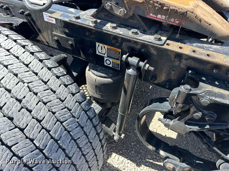 image for item EK0581 2022 Kenworth T680 semi truck