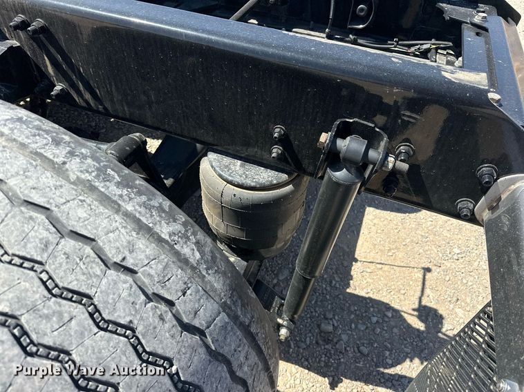 image for item EK0581 2022 Kenworth T680 semi truck