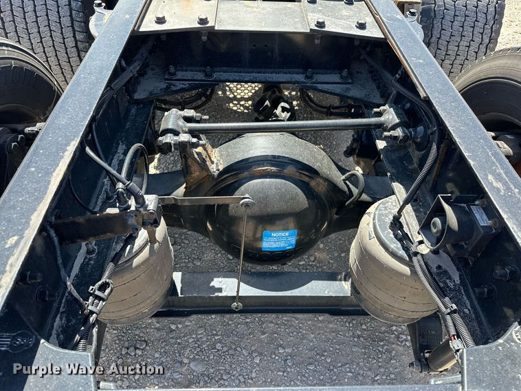 image for item EK0581 2022 Kenworth T680 semi truck