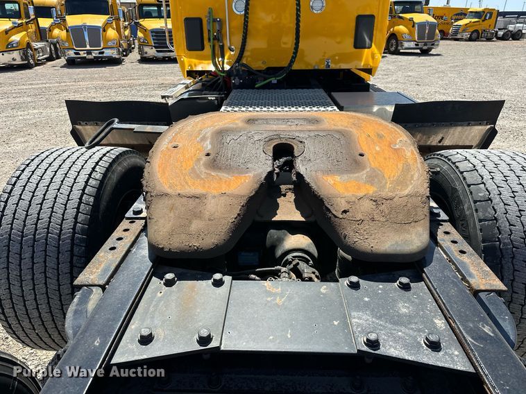 image for item EK0581 2022 Kenworth T680 semi truck