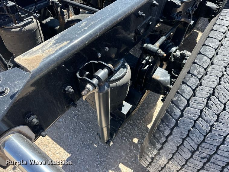 image for item EK0581 2022 Kenworth T680 semi truck