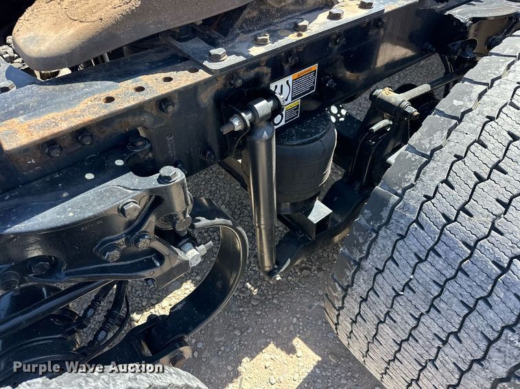 image for item EK0581 2022 Kenworth T680 semi truck