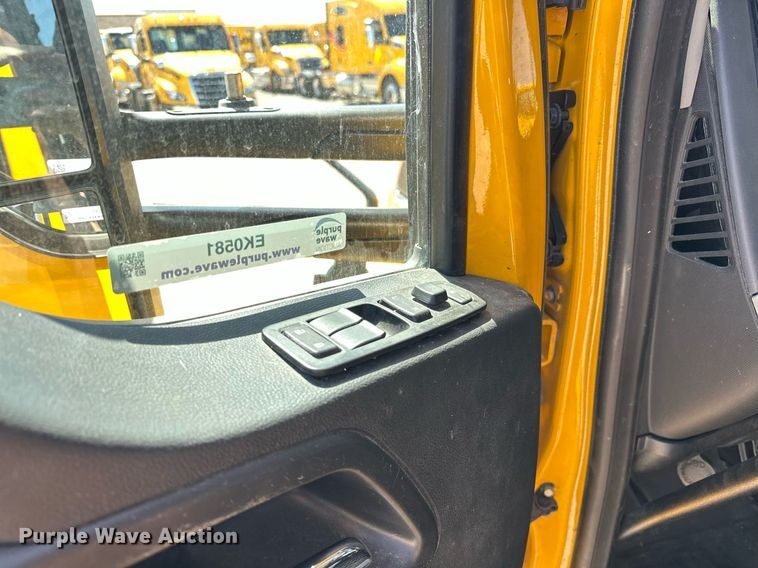 image for item EK0581 2022 Kenworth T680 semi truck