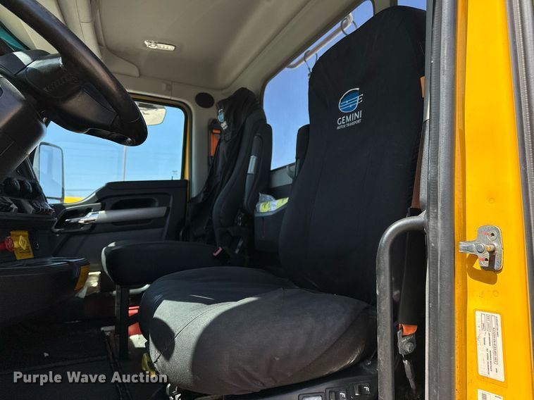 image for item EK0581 2022 Kenworth T680 semi truck