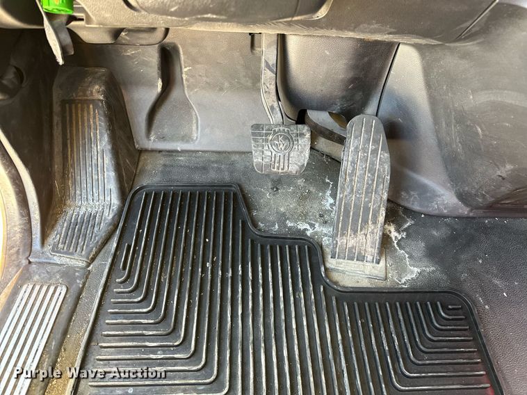 image for item EK0581 2022 Kenworth T680 semi truck