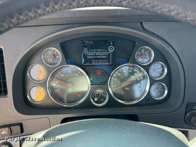 image for item EK0581 2022 Kenworth T680 semi truck