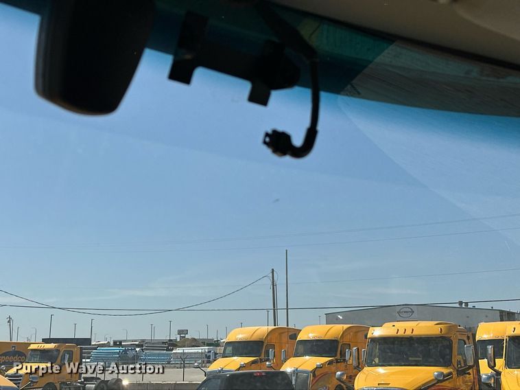 image for item EK0581 2022 Kenworth T680 semi truck