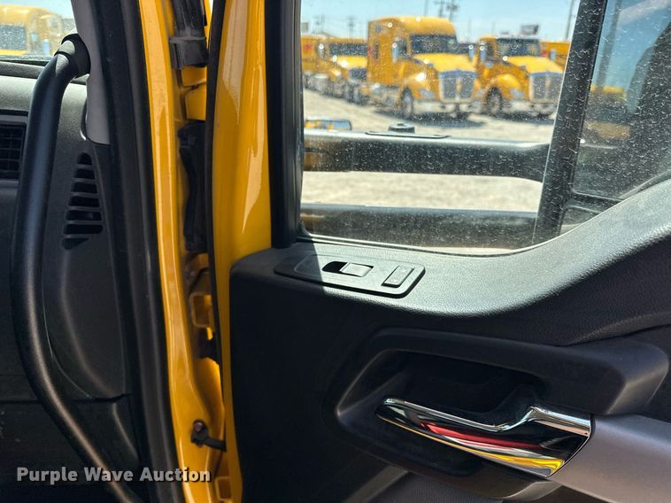 image for item EK0581 2022 Kenworth T680 semi truck