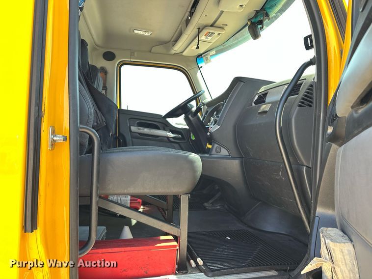 image for item EK0581 2022 Kenworth T680 semi truck