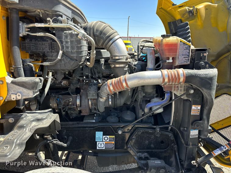 image for item EK0581 2022 Kenworth T680 semi truck